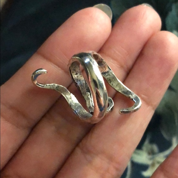 Octopus tentacle ring - Picture 3 of 3